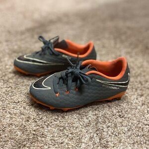 Nike Hypervenom youth size 11 soccer cleats shoes